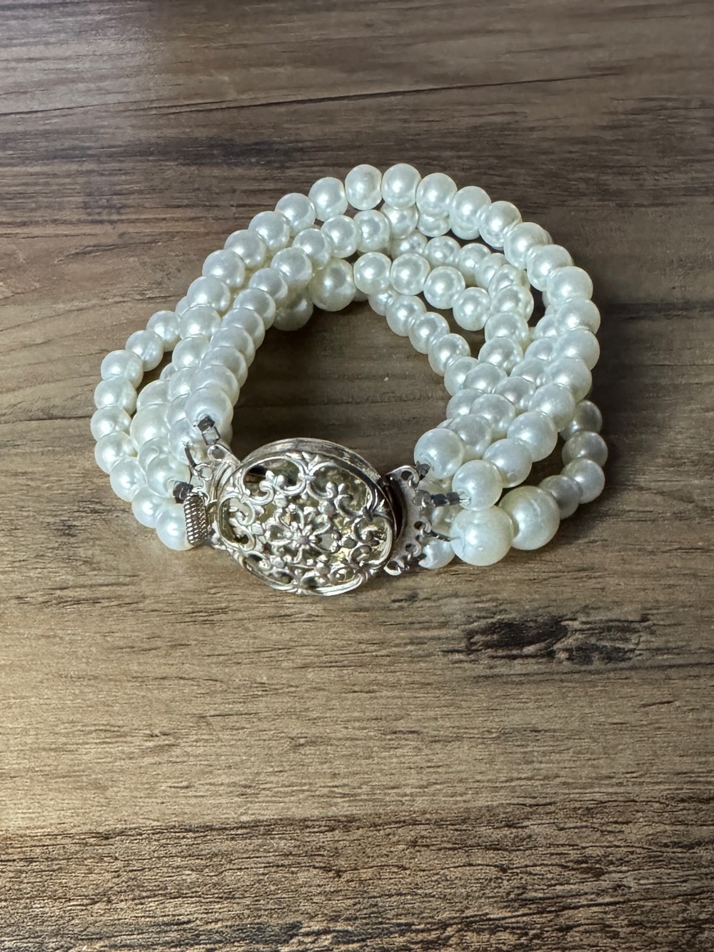 White Pearl Braclet with Silver Clasp (costume jewelry)